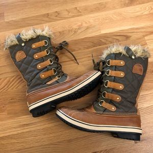 Sorel Joan of Arc fur waterproof leather boots